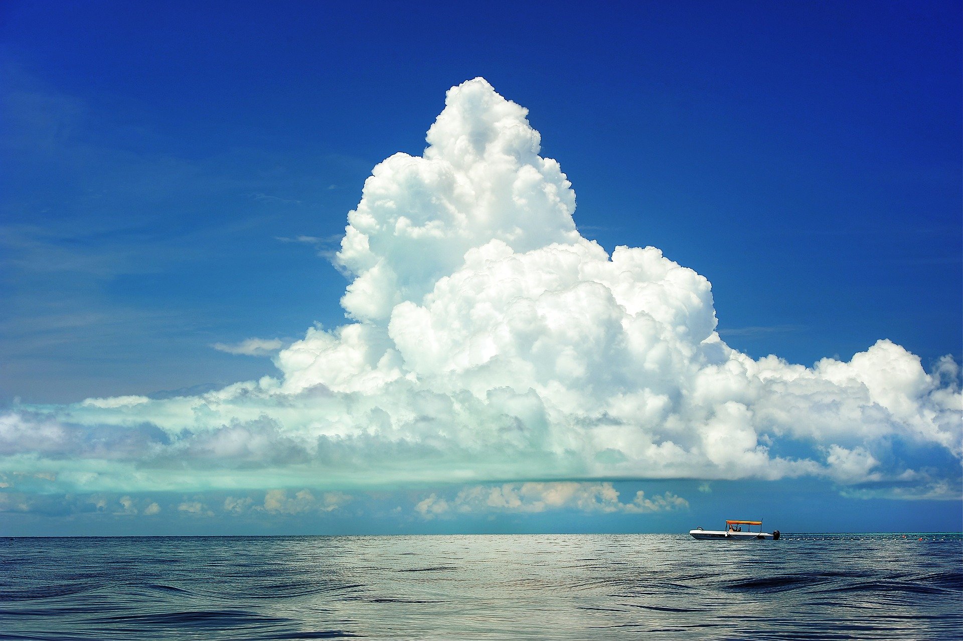 Les suies peuvent avoir un impact sur la formation des nuages et donc sur le climat. Crédits : PublicDomainPictures par Pixabay